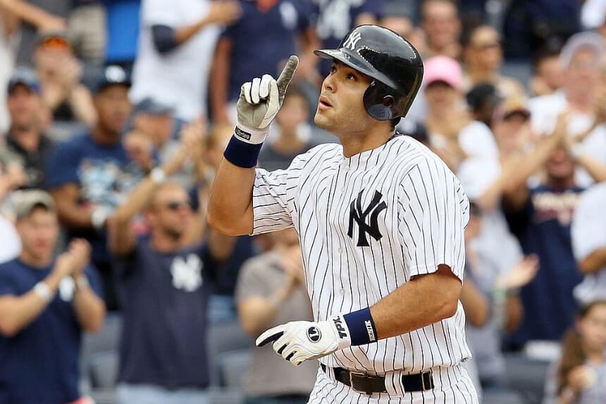 Jesús Montero, número 63 de los Yankees de Nueva York, celebra su jonrón en la quinta entrada, el primero en las Grandes Ligas, contra los Orioles de Baltimore en el Yankee Stadium, en el barrio del Bronx de Nueva York, el 5 de septiembre de 2011. (Jim McIsaac/Getty Images).