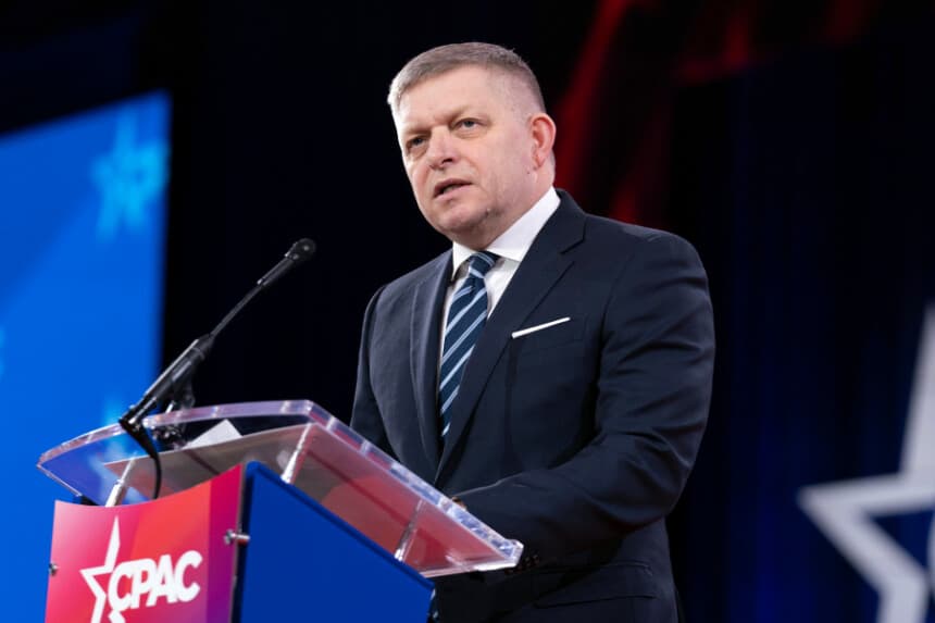 El primer ministro eslovaco, Robert Fico, en la Conferencia de Acción Política Conservadora celebrada en el Gaylord National Resort & Convention Center de Oxon Hill, Maryland, el 21 de febrero de 2025. (José Luis Magana/AP Photo).