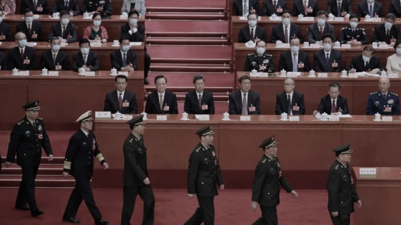 Purga de principales líderes militares chinos expone la crisis en el mando de Xi, dicen expertos