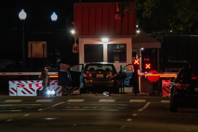Detienen a un hombre que impactó su vehículo contra la barrera de seguridad de la Casa Blanca