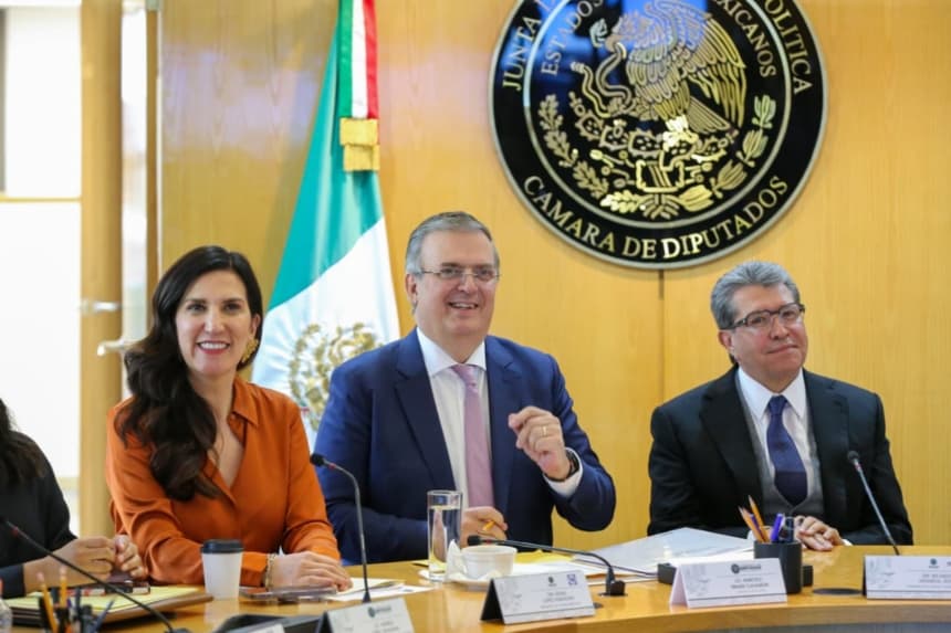 De izquierda a derecha:. Kenia López Rabadan, Presidenta de la Mesa Directiva de la Cámara de Diputados, Marcelo Ebrard, Secretario de Economía y Ricardo Monreal Ávila, Presidente de la Junta de Coordinación Política y coordinador del grupo parlamentario de Morena. (Foto: Cámara de Diputados)