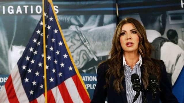 Noem responde críticas al DHS por gastar en la compra de dos aviones nuevos para la Guardia Costera