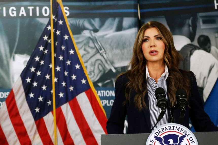 Noem responde críticas al DHS por gastar en la compra de dos aviones nuevos para la Guardia Costera