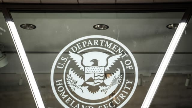 Inversionistas inmigrantes podrían pagar menos por las visas según borrador de norma del DHS