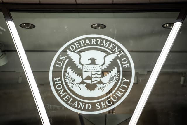 Inversionistas inmigrantes podrían pagar menos por las visas según borrador de norma del DHS