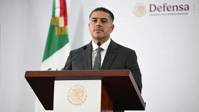 El secretario de Seguridad y Protección Ciudadana de México, Omar García Harfuch, habla durante una conferencia de prensa en el edificio del Gabinete de Seguridad, en la Ciudad de México, el 23 de julio de 2025. (YURI CORTEZ/AFP vía Getty Images)