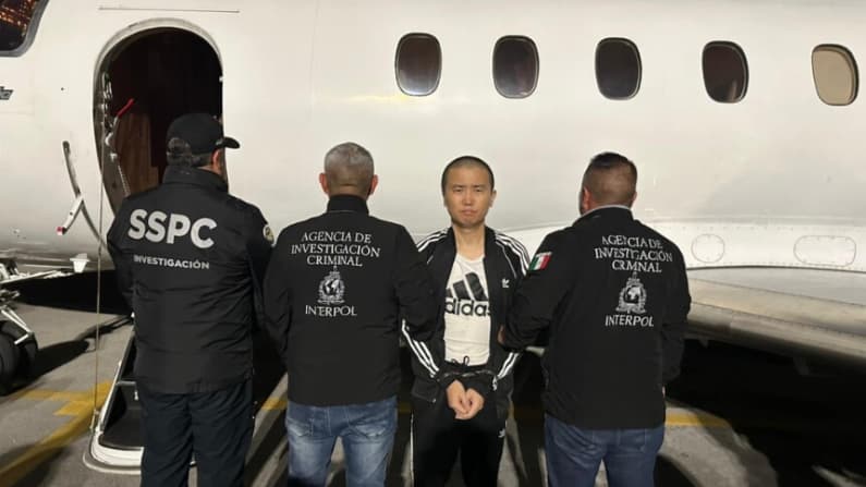México entrega a Estados Unidos al narcotraficante chino Zhi Dong Zhang
