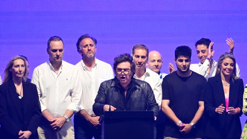 Milei pide el voto para “vencer al comunismo” y avanzar con sus reformas en Argentina