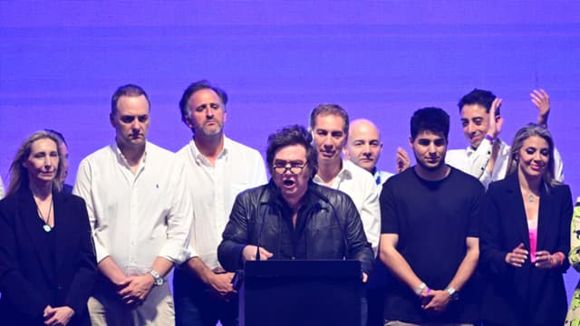 Milei pide el voto para “vencer al comunismo” y avanzar con sus reformas en Argentina