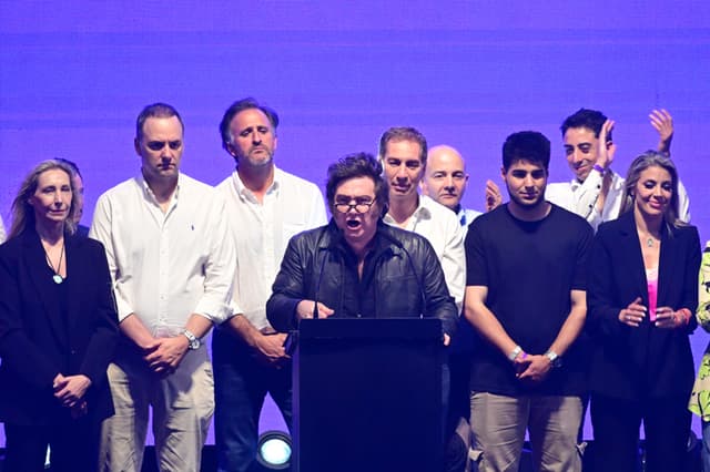 Milei pide el voto para “vencer al comunismo” y avanzar con sus reformas en Argentina