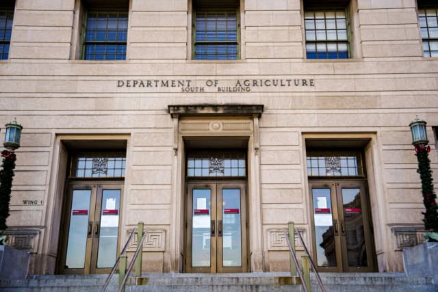 Los fondos de emergencia no se pueden utilizar para mantener el flujo de cupones de alimentos: USDA