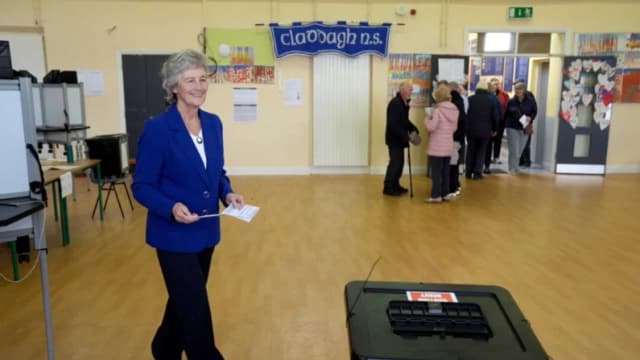 Catherine Connolly gana las elecciones en Irlanda