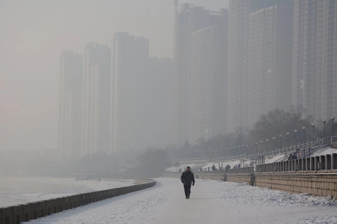 Una densa neblina envuelve la ciudad de Jilin, China, el 24 de diciembre de 2014. (Getty Images)