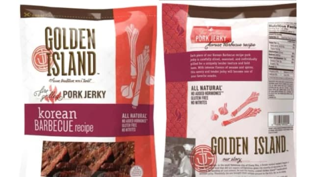 Envases de cecina de cerdo coreana para barbacoa, vendidos en tiendas Costco y Sam's Club, fueron retirados del mercado debido a la posible contaminación con piezas metálicas. (USDA vía AP)