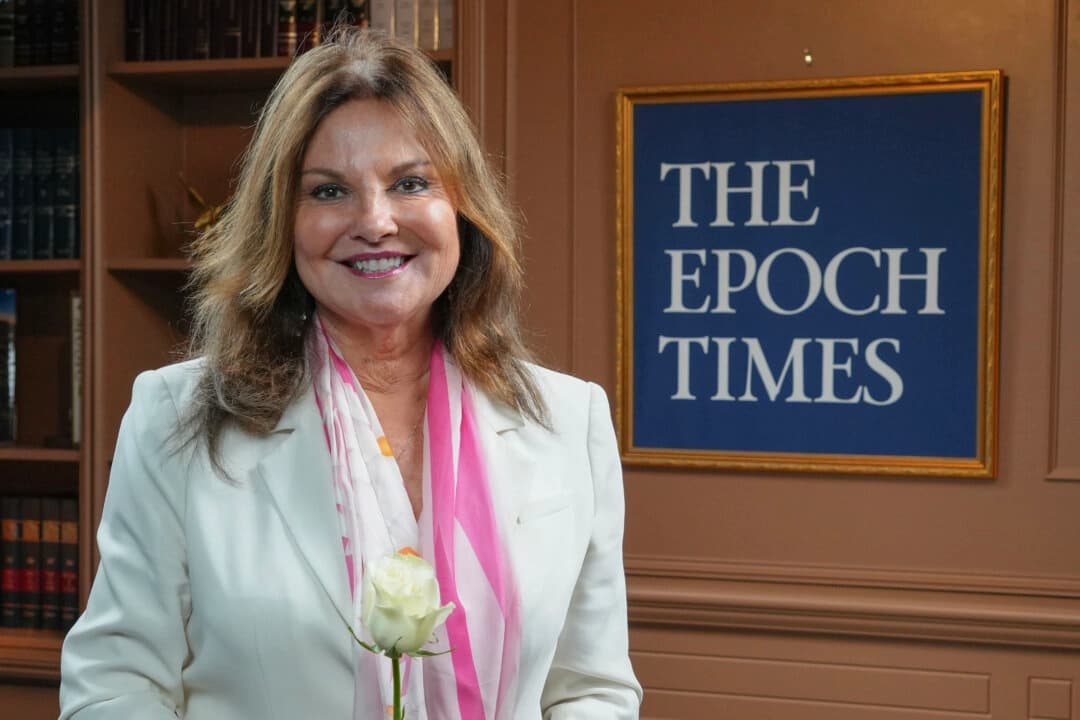 Madre retira minas terrestres para poder sembrar paz