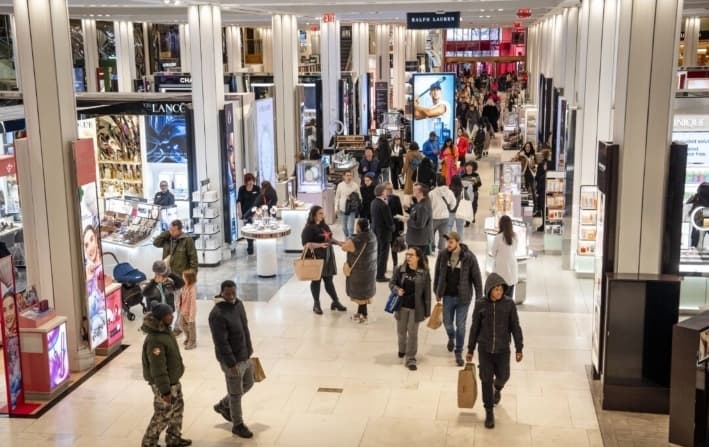 Actividad empresarial estadounidense se acelera mientras cae el ánimo de los consumidores
