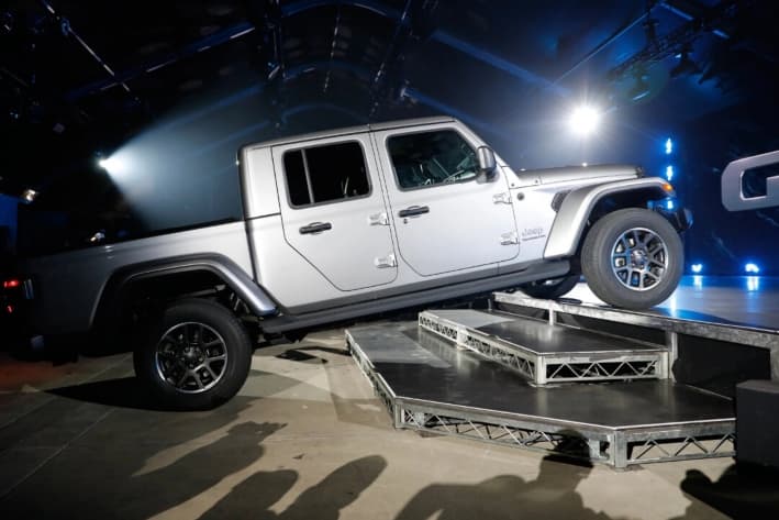 El Jeep Gladiator 2020 se presenta durante una conferencia de prensa de Jeep en el Salón del Automóvil de Los Ángeles, el 28 de noviembre de 2018. (Mike Blake/Reuters)