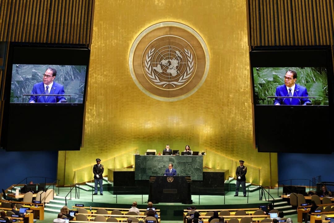 El presidente de Micronesia, Wesley Simina, se dirige a la Asamblea General de las Naciones Unidas en la sede de la ONU en la ciudad de Nueva York, el 25 de septiembre de 2025. (Charly Triballeau/AFP vía Getty Images)