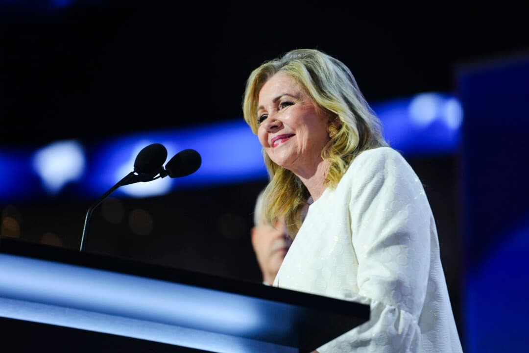 Marsha Blackburn (R-Tenn.) habla durante la reunión del Comité Nacional Republicano de 2024 en Milwaukee, Wisconsin, el 15 de julio de 2024. (Madalina Vasiliu/The Epoch Times)