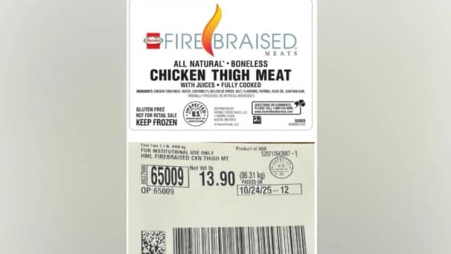 Imagen de la etiqueta del producto Hormel Fire Braised Meats, carne de muslo de pollo deshuesada totalmente natural, retirado del mercado. (Cortesía del USDA)