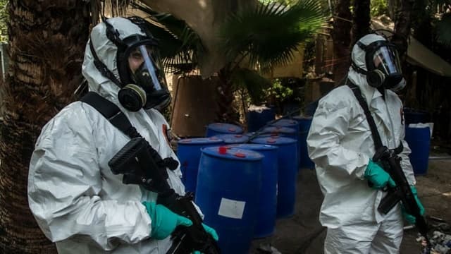 Autoridades mexicanas aseguran 385 kg y 170 litros de metanfetamina en Culiacán