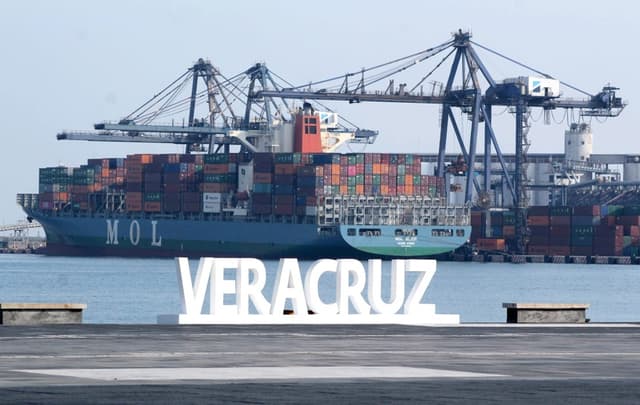 Fotografía de archivo que muestra a un contenedor en el Puerto de Veracruz, México. (EFE/Víctor Yáñez)