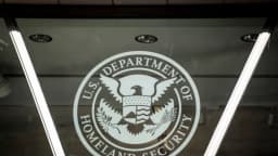 Detienen a un orador británico pro palestinoo y será deportado: DHS