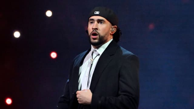 Bad Bunny actúa durante una parada de la gira Most Wanted Tour en el T-Mobile Arena de Las Vegas el 23 de febrero de 2024. (David Becker/Getty Images).