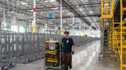 Amazon eliminará 14,000 empleos corporativos en su apuesta por la IA