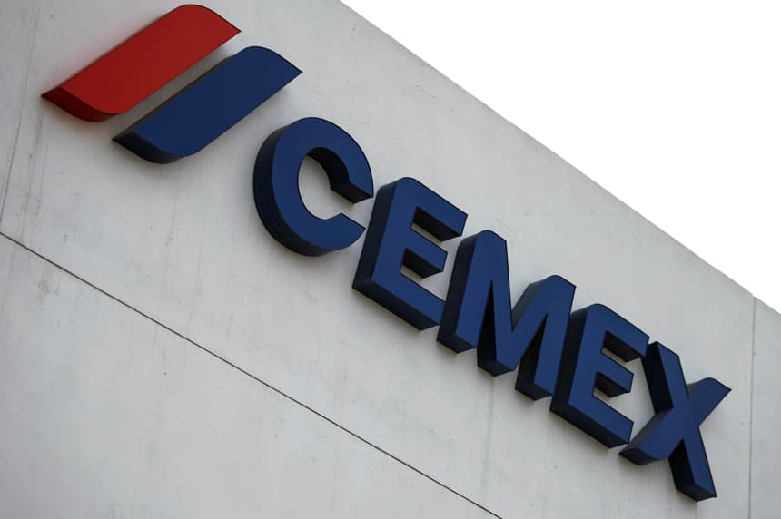 Fotografía de archivo de un logotipo de la empresa cementera Cemex, en Monterrey, México. (EFE/Miguel Sierra)