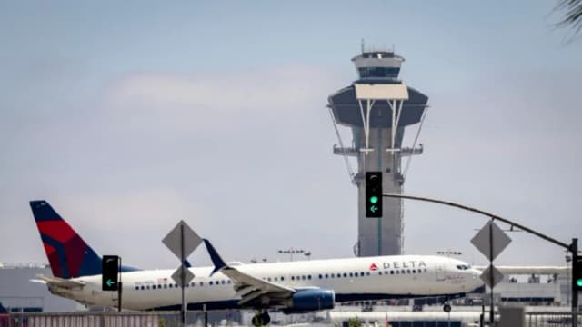 Casi 7000 vuelos retrasados en EE. UU. debido a la prolongación del cierre del gobierno