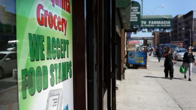 Estados demandan a la administración Trump para detener la suspensión de cupones de alimentos