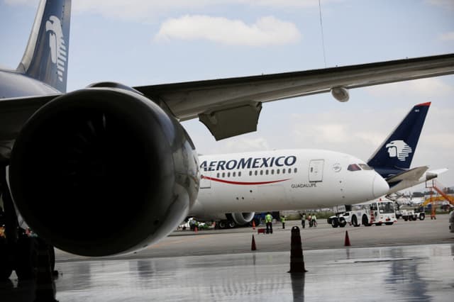 Aviones de la aerolínea mexicana Aeroméxico en el Aeropuerto Internacional Benito Juárez de la Ciudad de México, el 28 de junio de 2022. (Luis Cortés/Reuters).