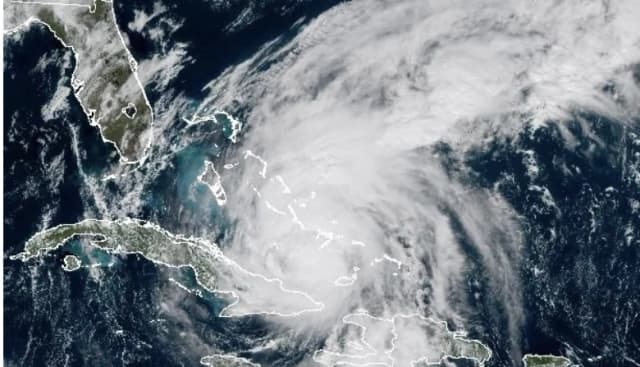 El huracán Melissa pasa sobre Cuba y se dirige a las Bahamas