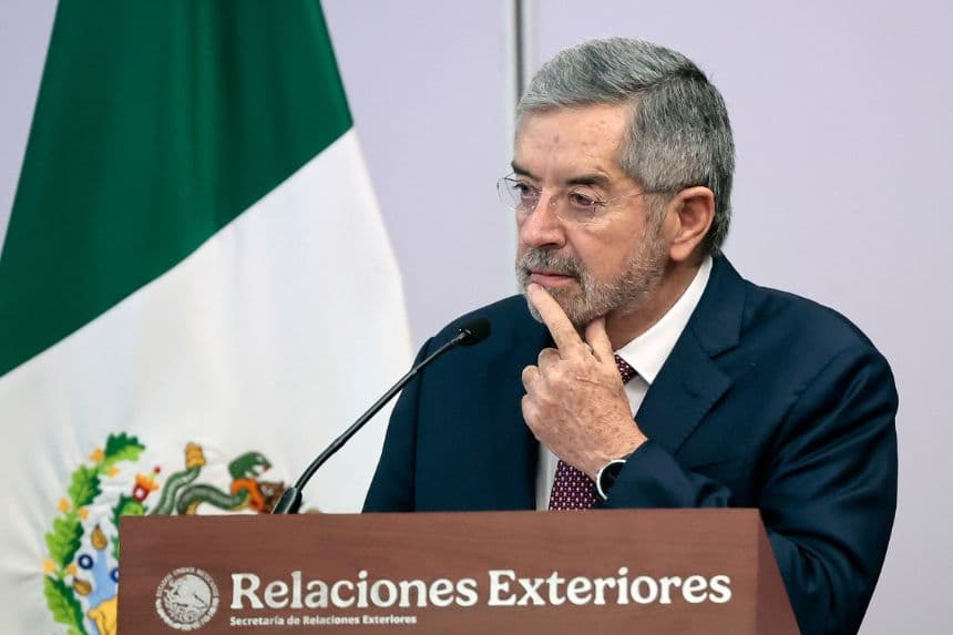 Fotografía de archivo donde aparece el secretario de Relaciones Exteriores de México, Juan Ramón de la Fuente. (EFE/ José Méndez)