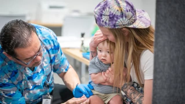 Autoridades estudian viabilidad de dividir la vacuna triple viral, dice RFK Jr.