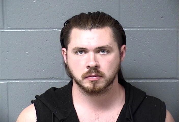 Derek López, detenido por proferir amenazas contra el presidente Donald Trump, en una foto policial tomada en la cárcel del condado de Woodford, en Eureka, Illinois, el 28 de octubre de 2025. (Departamento de Policía de El Paso)