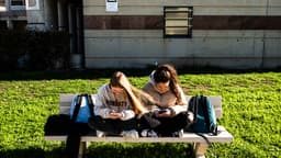 Empresa de inteligencia artificial prohíbe chatbots para usuarios menores de 18 años