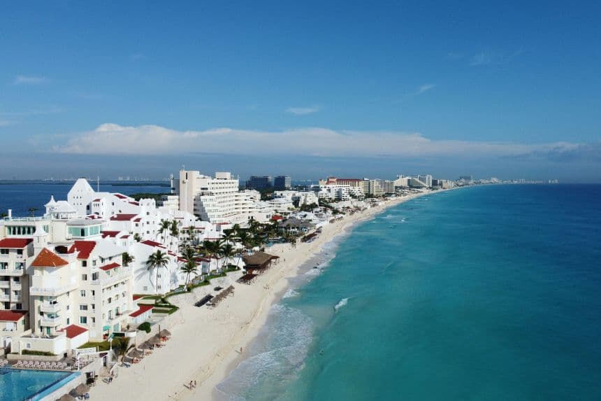 EE. UU. sanciona a organización criminal en Cancún presuntamente dedicada a traficar personas