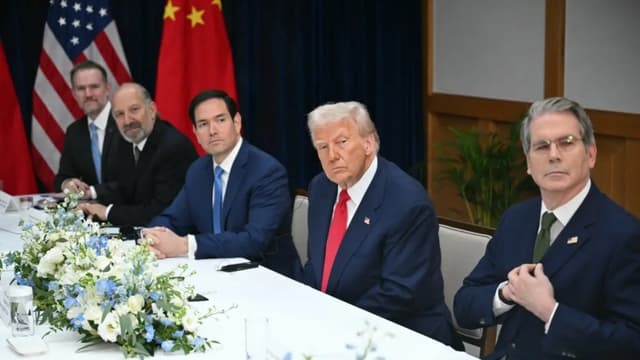Xi habla con Trump y Putin el mismo día para obtener apoyo internacional tras purga militar: Analistas