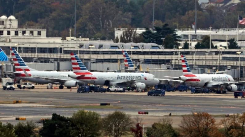 Falta de controladores aéreos provoca caos y retrasos en aeropuertos de EE. UU.