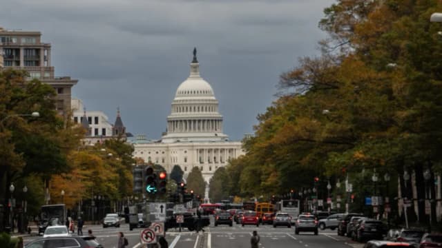 Trump insta al GOP eliminar obstrucción parlamentaria y poner fin al cierre del gobierno