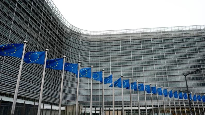 Polonia, Hungría y Eslovaquia mantienen prohibición de importaciones ucranianas desafiando a la UE