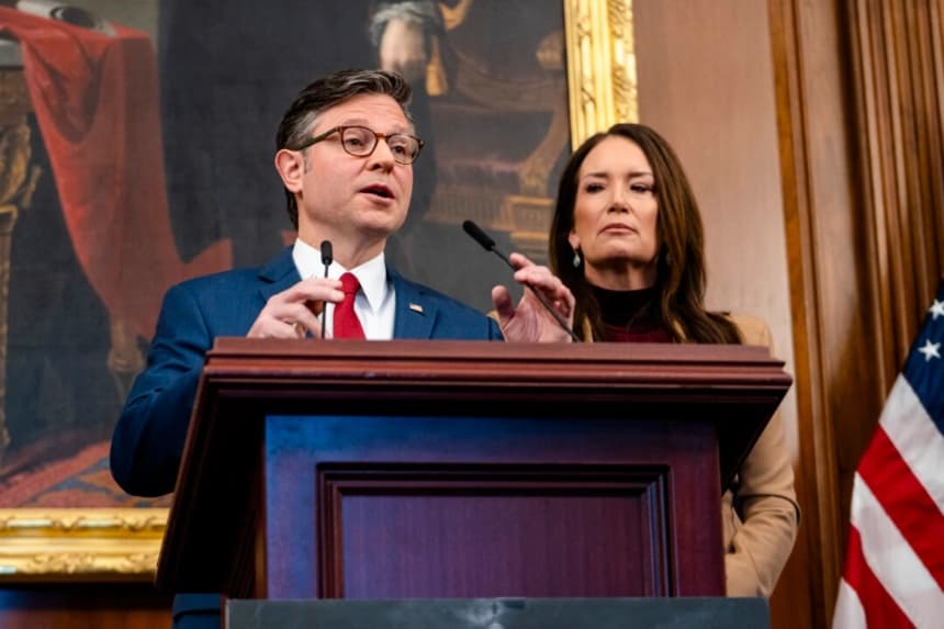 Johnson y el líder Thune se muestran escépticos ante propuesta de Trump de derogar el filibusterismo