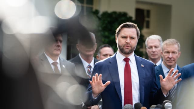 Vicepresidente de EE. UU. se mete en el debate sobre la inmigración canadiense