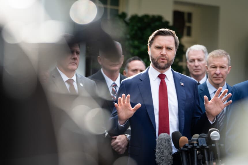 Vance advierte que viajes festivos serán un “desastre” si el Gobierno no reabre a tiempo