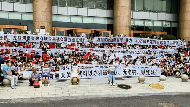 Fusiones bancarias en China: otra señal de fragilidad económica y financiera