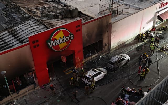 Asciende a 23 el número de muertos a causa de incendio en un Waldo's en Hermosillo, Sonora