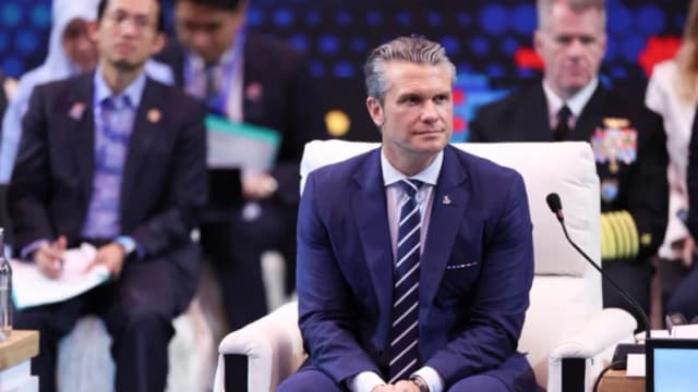 Hegseth insta a la ASEAN a cooperar con EE. UU. para frenar a China en el mar Meridional