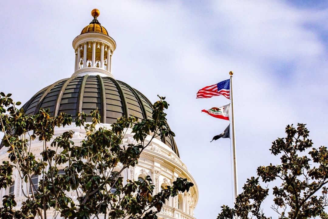 California impulsa medida para excluir de futuros cargos a quienes apoyaron la Propuesta 50